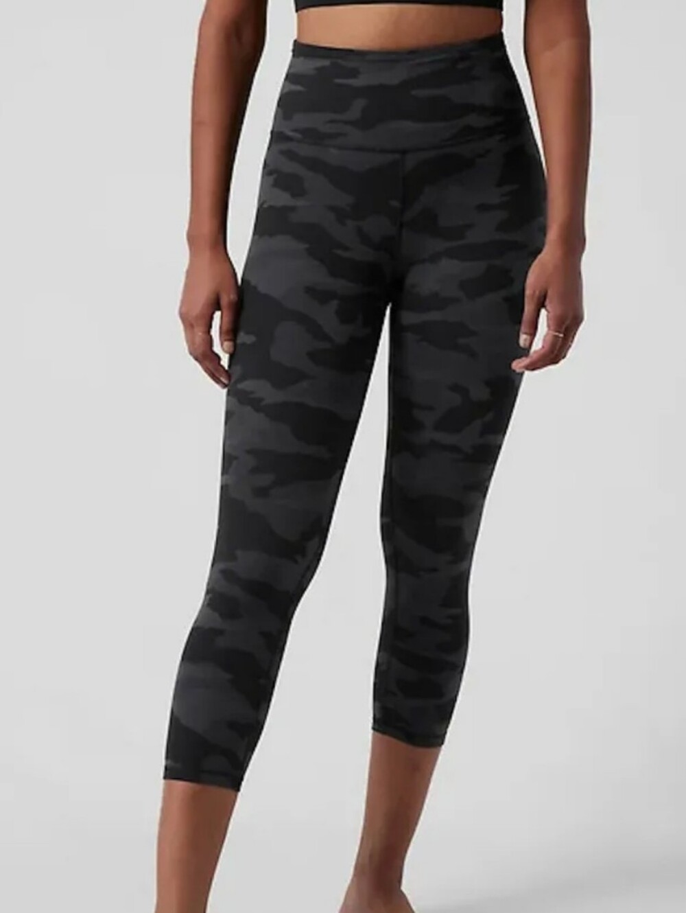 Amazon Essentials Black & Charcoal Camo Capri Leggings